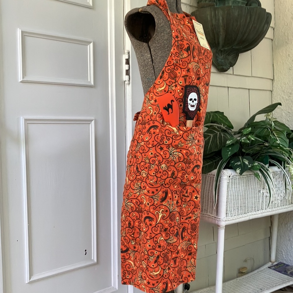 Johanna Parker Halloween Apron - Picture 3 of 9